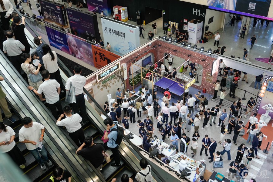 2026世界人工智能大会吸引大量参观者 摄影:陈梦泽