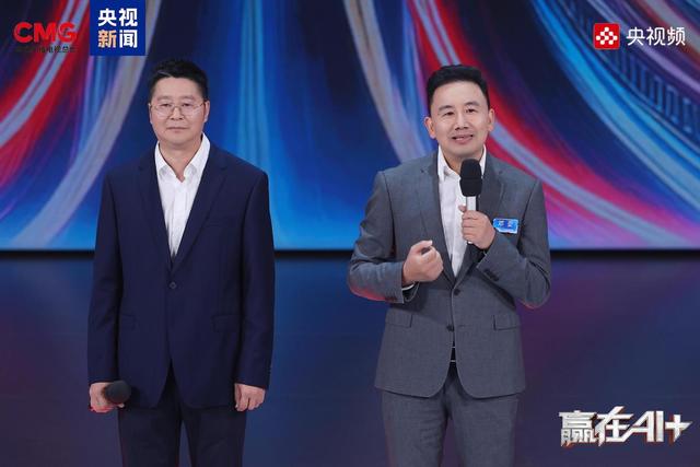 △（从左至右）AI创想者谢晖、邓亚